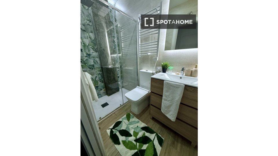 Double room Madrid, 2 beds, 70m² — photo 12