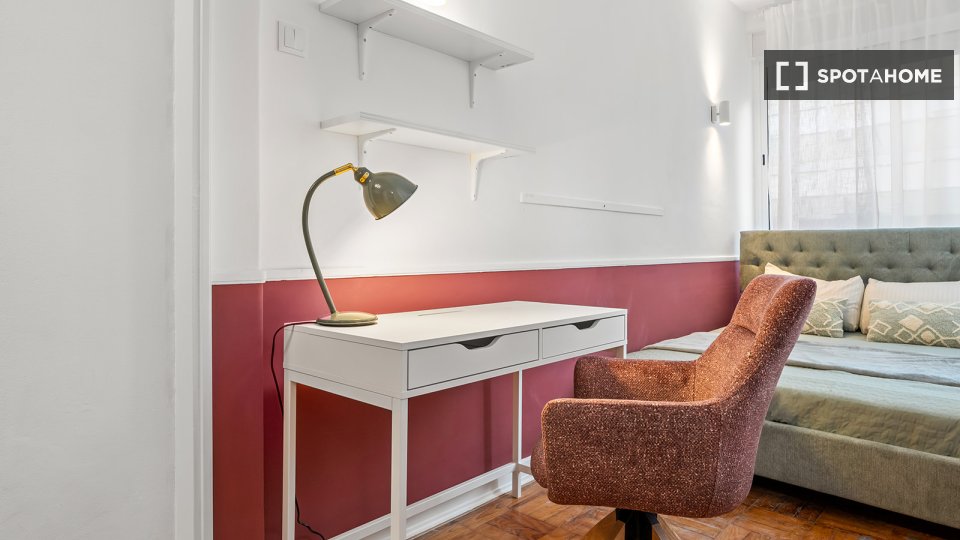 Double room Lisbon, 5 beds — photo 16