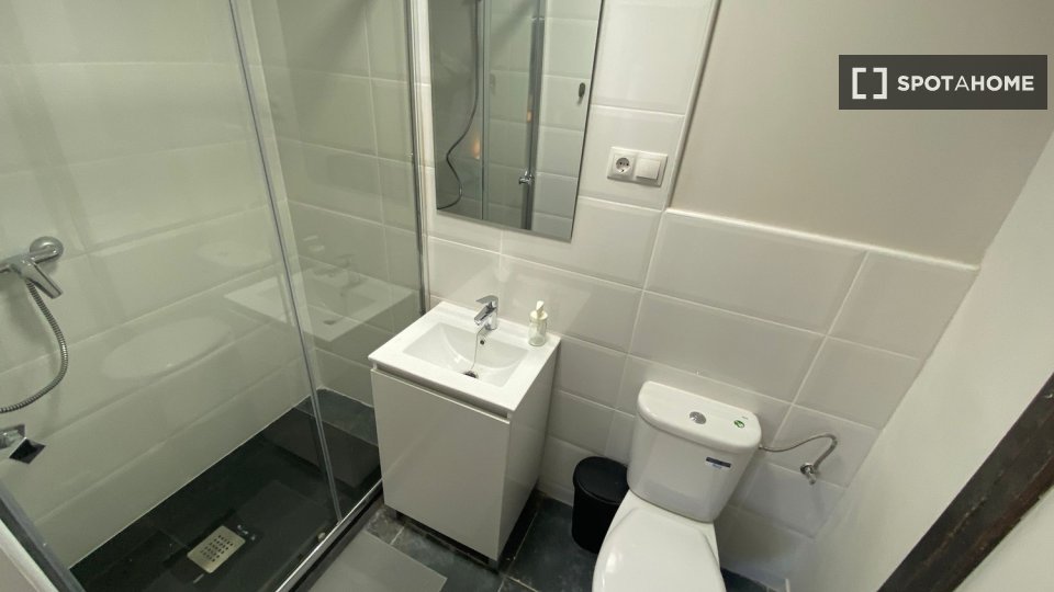 Double room Madrid, 4 beds — photo 23