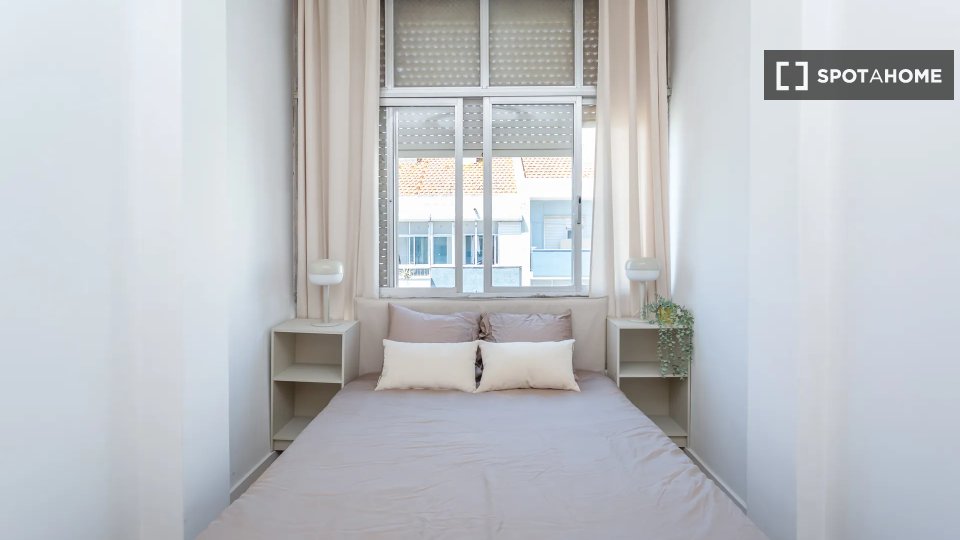 Double room Lisbon, 5 beds — photo 11