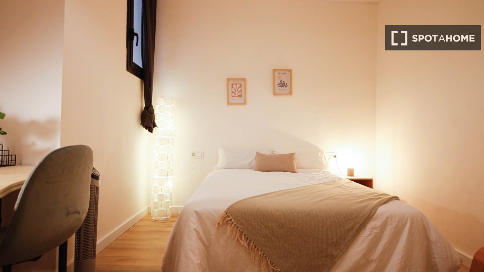 Double room Barcelona, 9 beds — photo 15