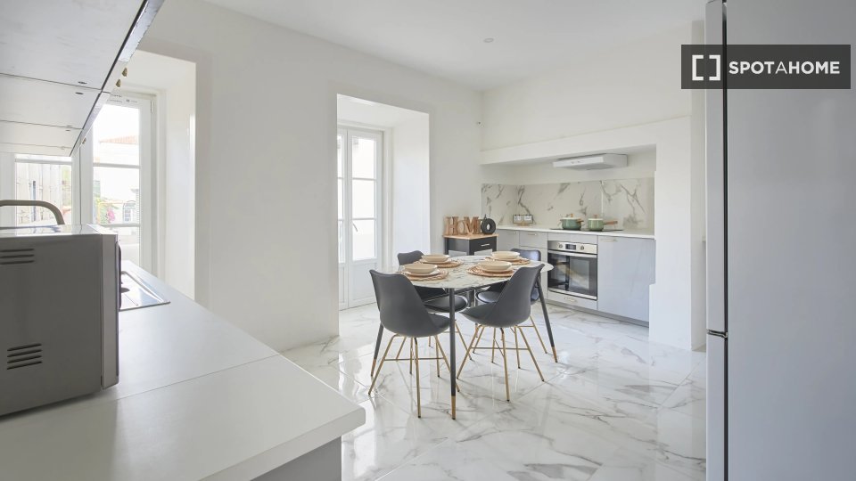 Double room Lisbon, 8 beds — photo 10