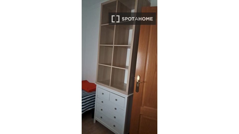 Double room Madrid, 4 beds, 140m² — photo 11