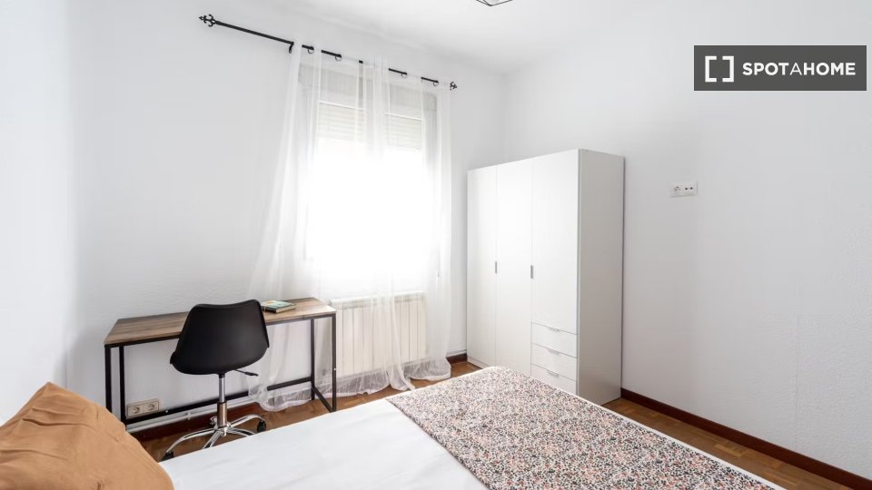 Double room Madrid, 4 beds, 99m² — photo 13
