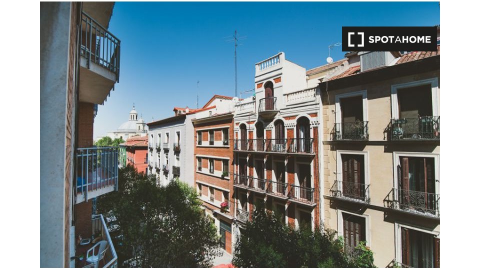 Double room Madrid, 7 beds, 140m² — photo 9