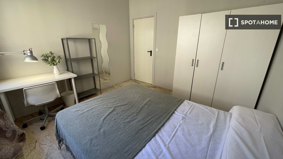 Double room Seville, 17 beds, 410m² — photo 2