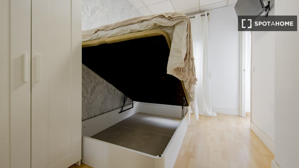 Double room Madrid, 8 beds — photo 2