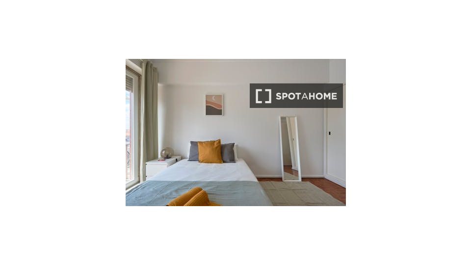 Double room Lisbon, 6 beds — photo 13