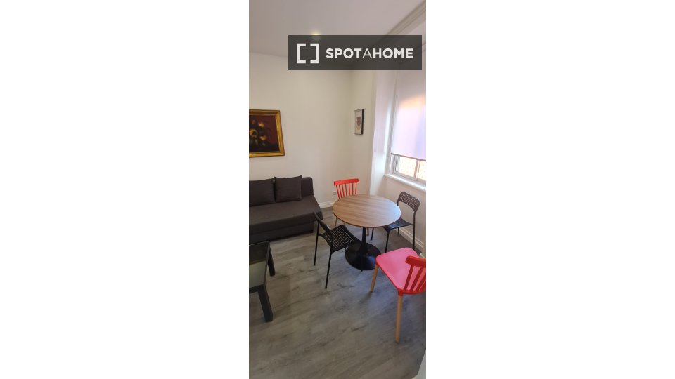 Apartment Lisbon, 2 beds, 50m² — photo 4