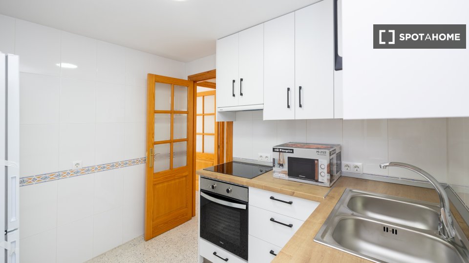 Apartment Granada, 4 beds, 114m² — photo 9
