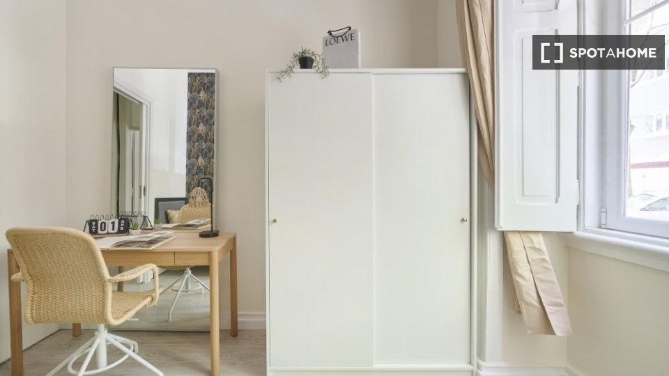 Double room Lisbon, 5 beds — photo 1