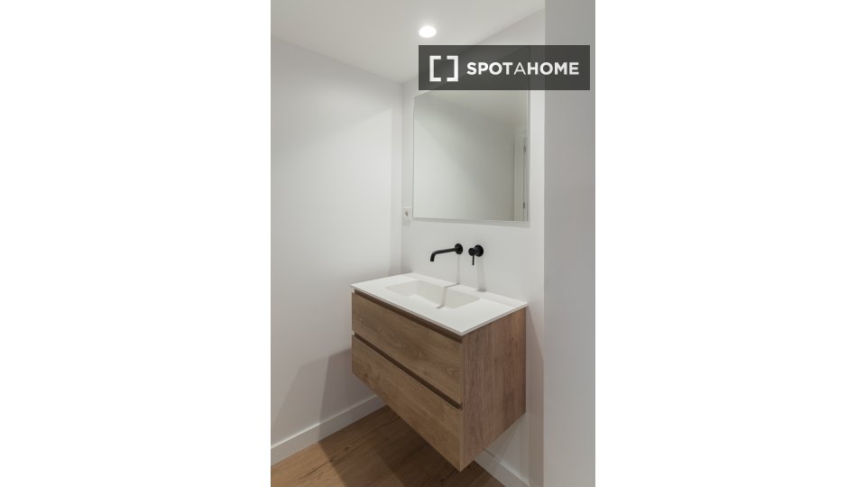 Double room Madrid, 6 beds — photo 9