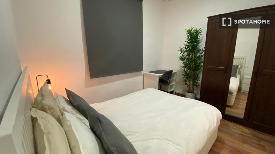 Double room Madrid, 4 beds — photo 17