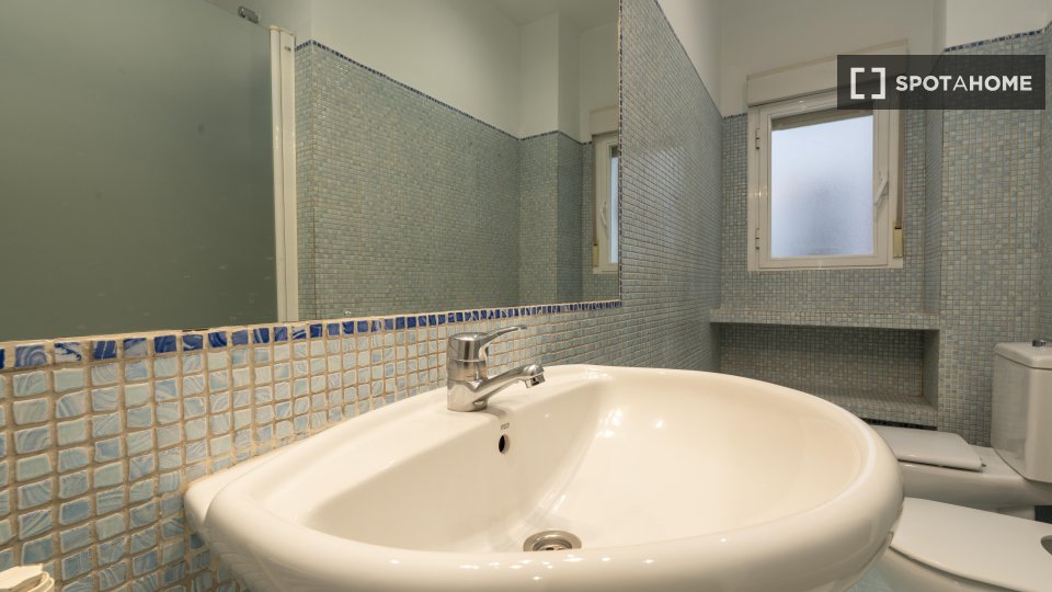 Double room Madrid, 5 beds — photo 36