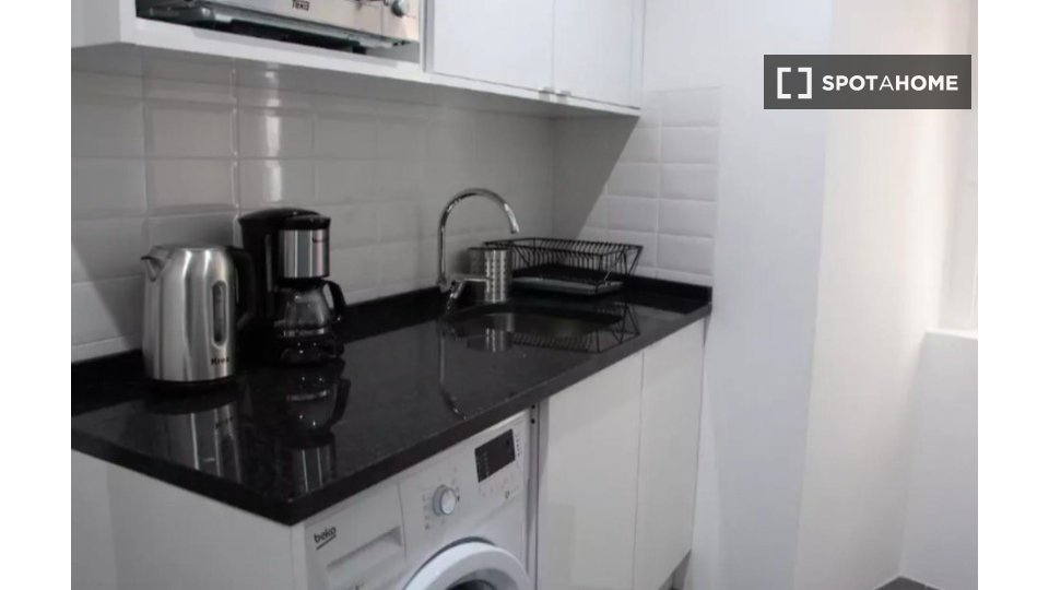 Apartment Lisbon, 2 beds — photo 15
