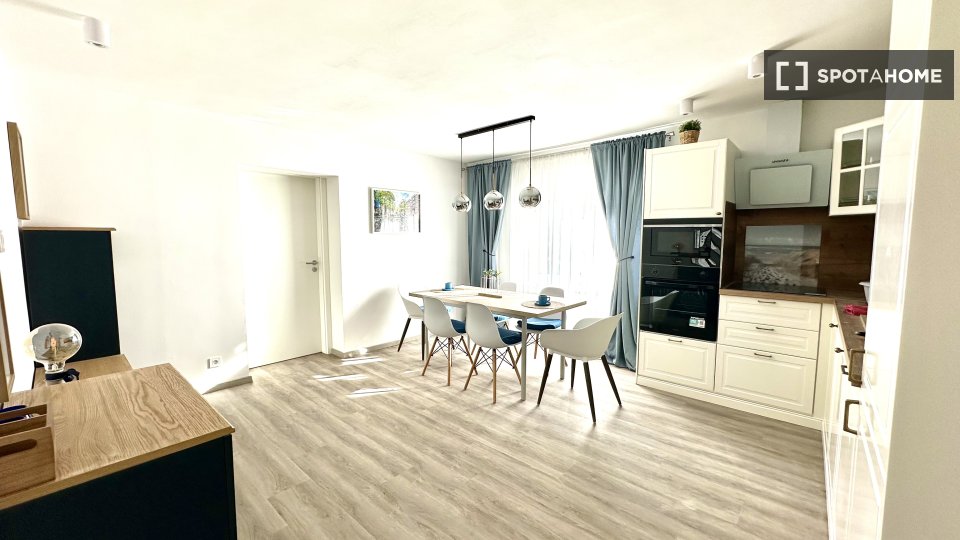 Double room Ljubljana, 3 beds, 90m² — photo 9