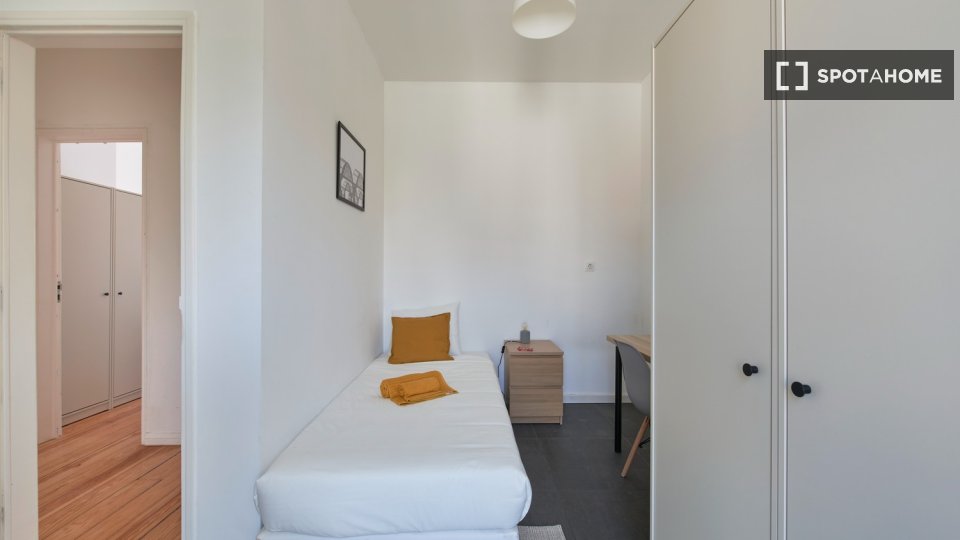 Double room Lisbon, 7 beds — photo 10