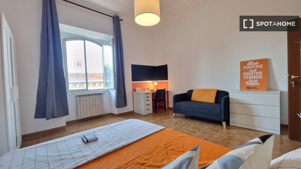 Double room Rome, 3 beds — photo 28