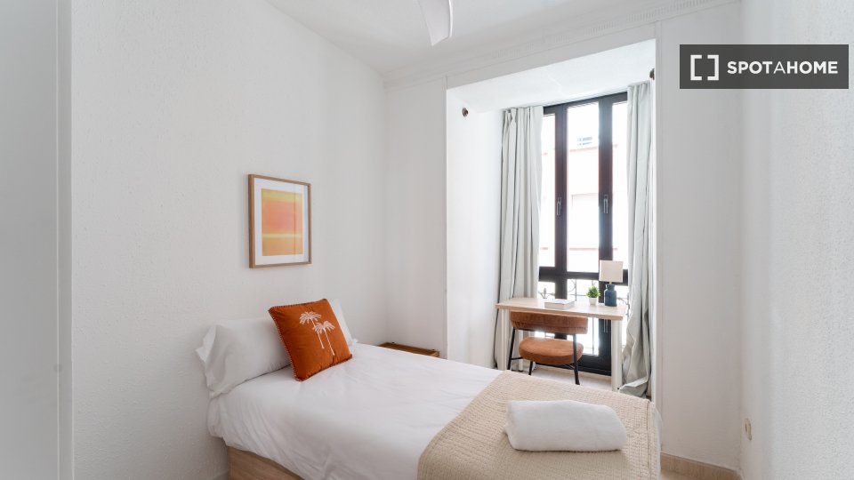 Double room Madrid, 7 beds — photo 4