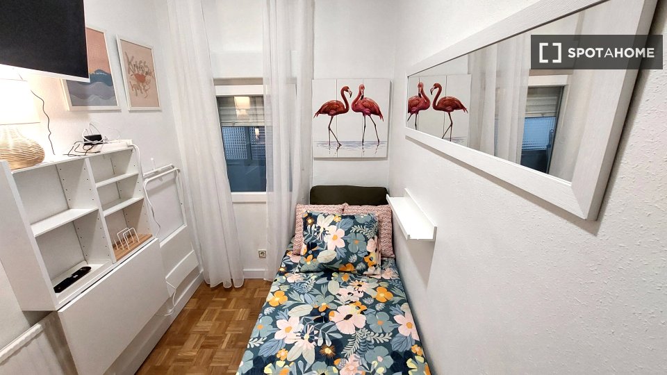 Double room Madrid, 4 beds, 61m² — photo 16