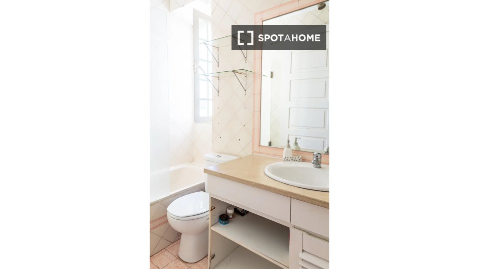 Double room Lisbon, 4 beds — photo 15