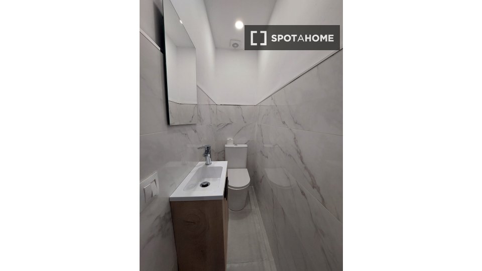 Double room Madrid, 4 beds, 95m² — photo 11