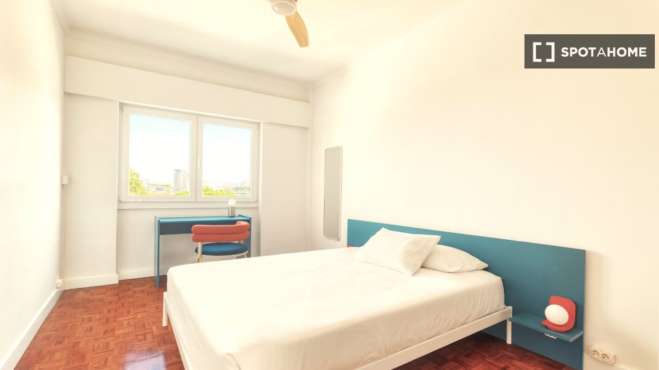 Double room Lisbon, 5 beds — photo 34