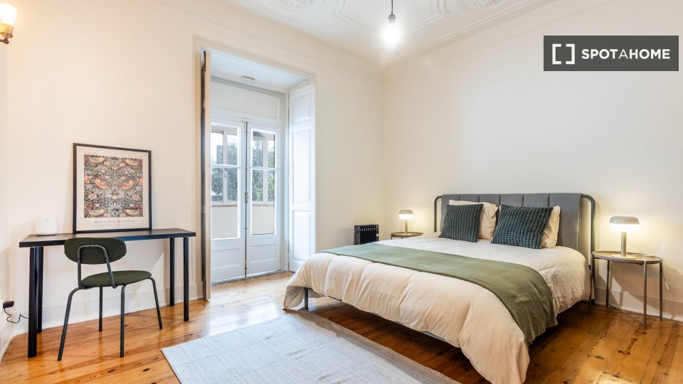 Double room Lisbon, 3 beds — photo 11