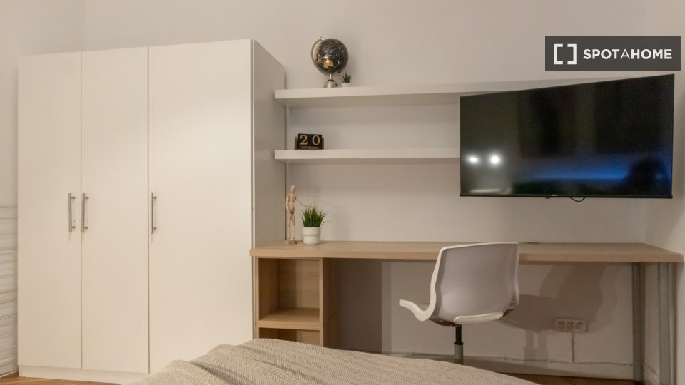 Double room Madrid, 7 beds, 160m² — photo 44