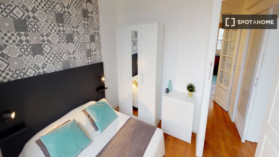 Double room Paris, 4 beds, 90m² — photo 1