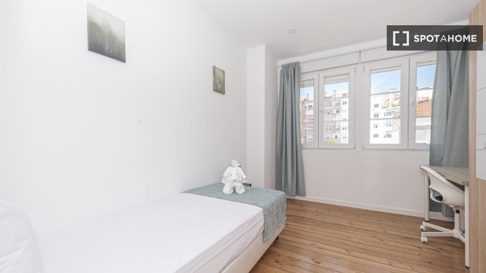 Double room Lisbon, 6 beds — photo 12