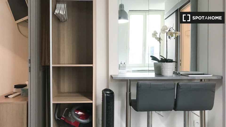 Apartment Paris, 1 bed, 18m² — photo 19