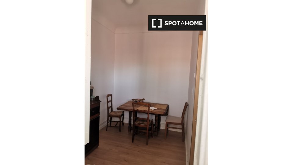 Double room Lisbon, 5 beds — photo 4