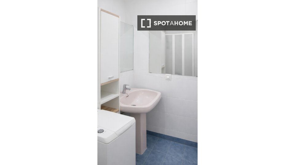 Double room Madrid, 4 beds, 80m² — photo 4