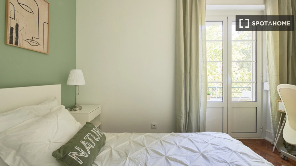Double room Lisbon, 6 beds — photo 13