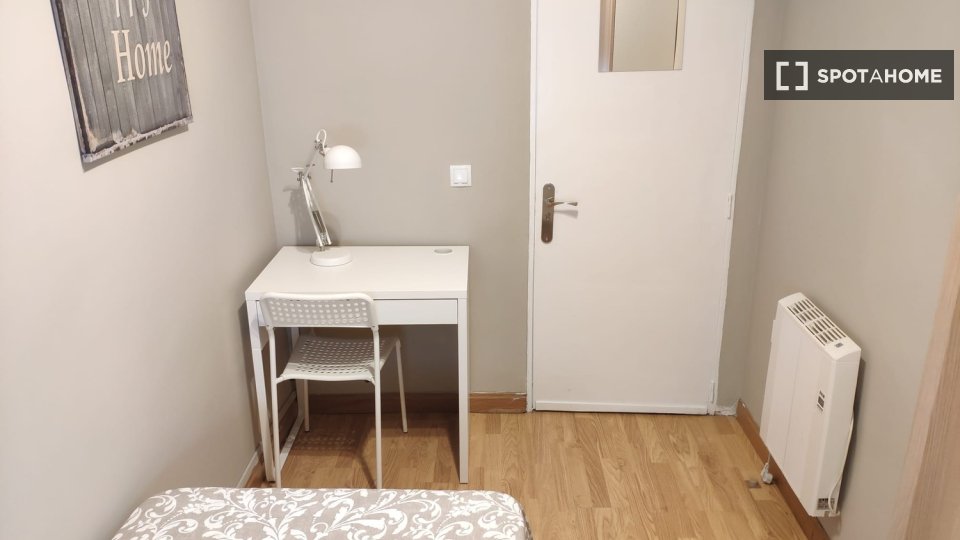 Double room Madrid, 3 beds — photo 17