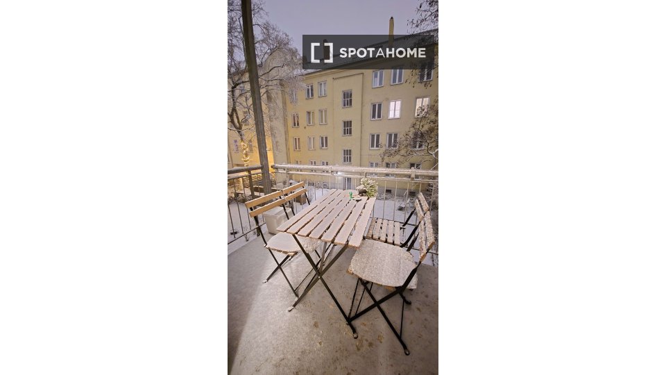 Double room Berlin, 4 beds, 9m² — photo 6