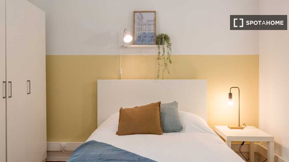 Double room Lisbon, 5 beds — photo 38