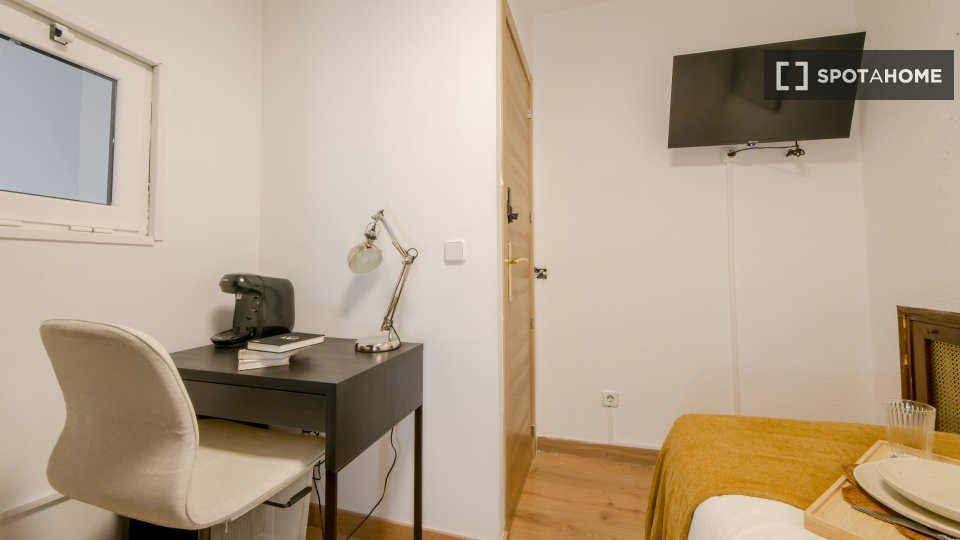 Double room Madrid, 6 beds — photo 15