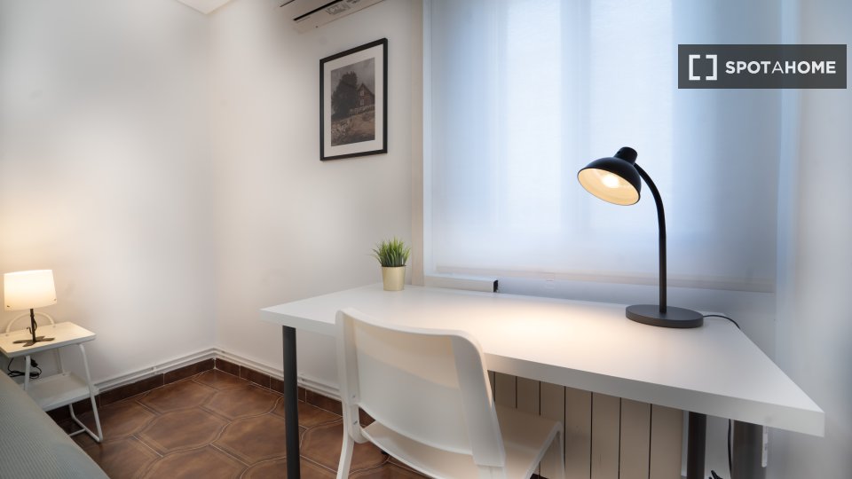 Double room Madrid, 4 beds — photo 13