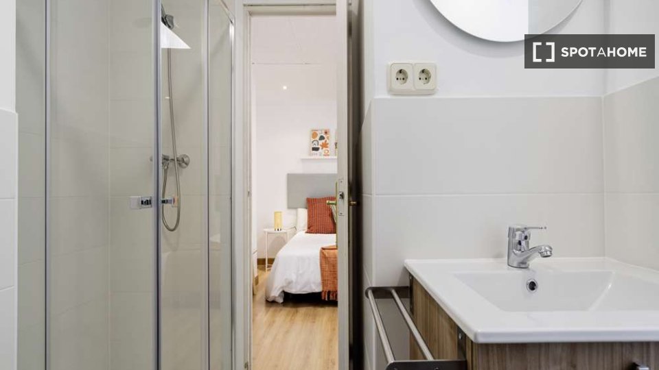Double room Madrid, 8 beds — photo 19