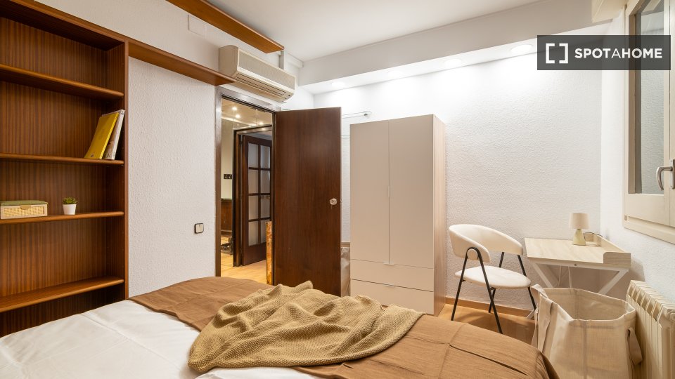Double room Barcelona, 5 beds, 160m² — photo 11