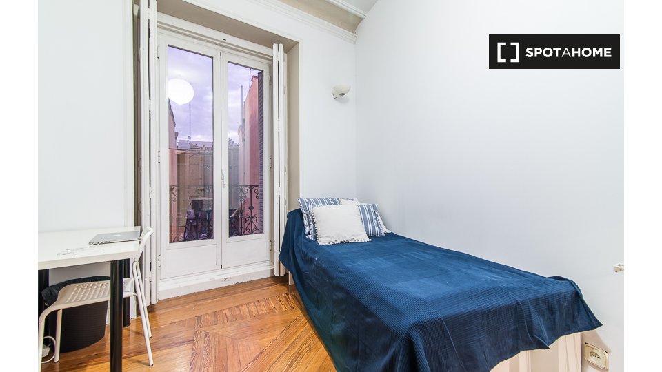 Double room Madrid, 6 beds, 180m² — photo 1