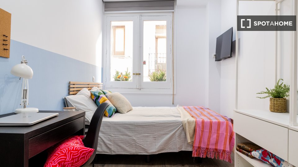 Double room Madrid, 9 beds, 210m² — photo 17