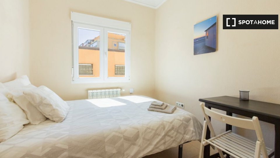 Double room Madrid, 5 beds, 88m² — photo 3