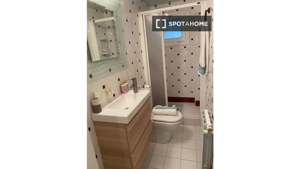 Double room Barcelona, 3 beds, 85m² — photo 6