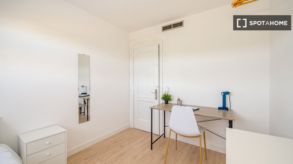 Double room Madrid, 17 beds — photo 19