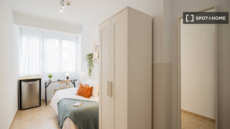 Double room Madrid, 25 beds — photo 48