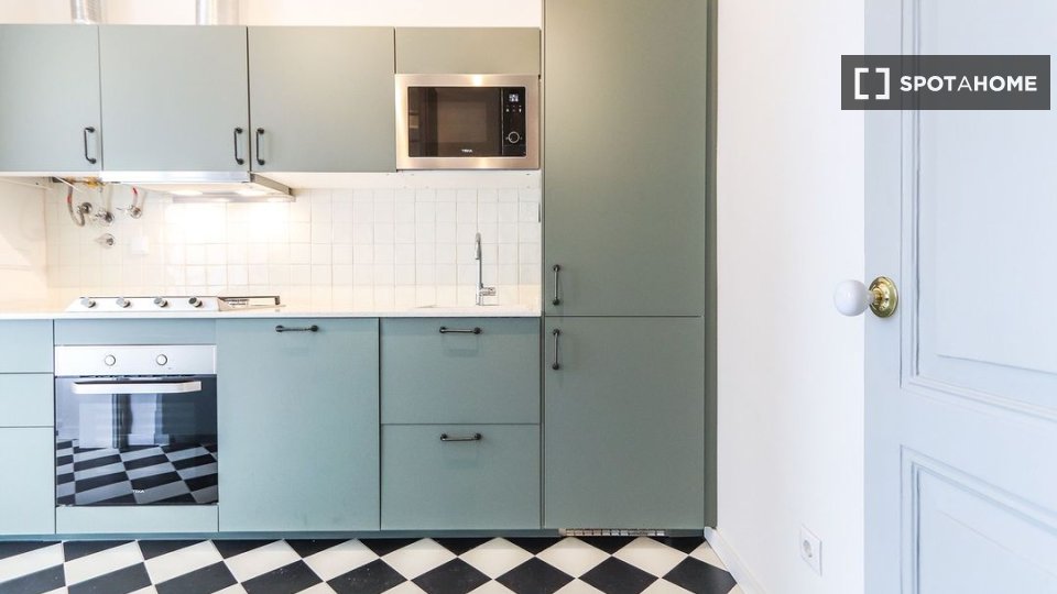 Double room Lisbon, 6 beds — photo 13