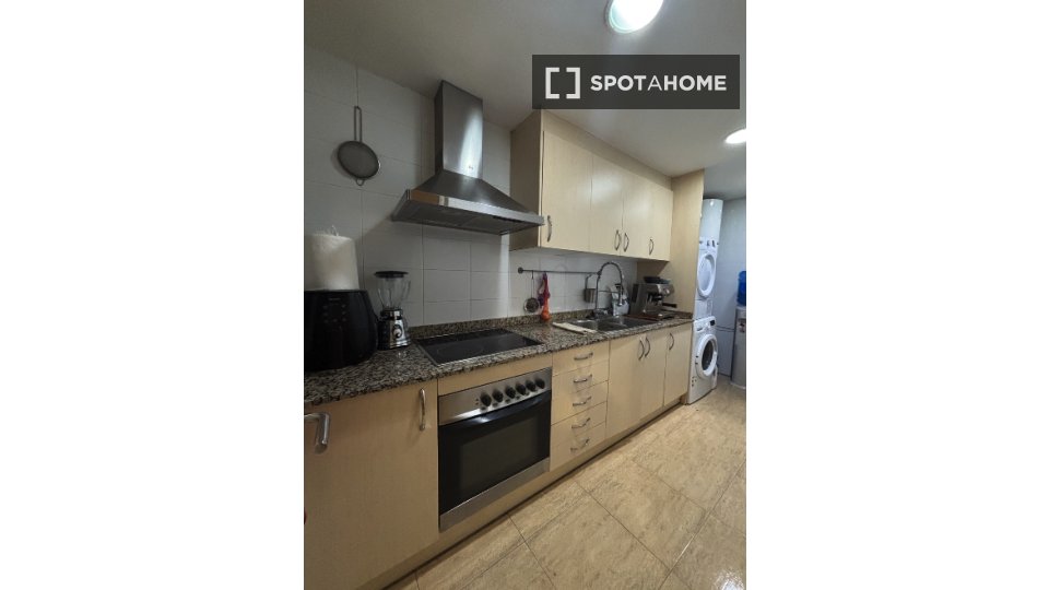 Double room Barcelona, 3 beds, 80m² — photo 4